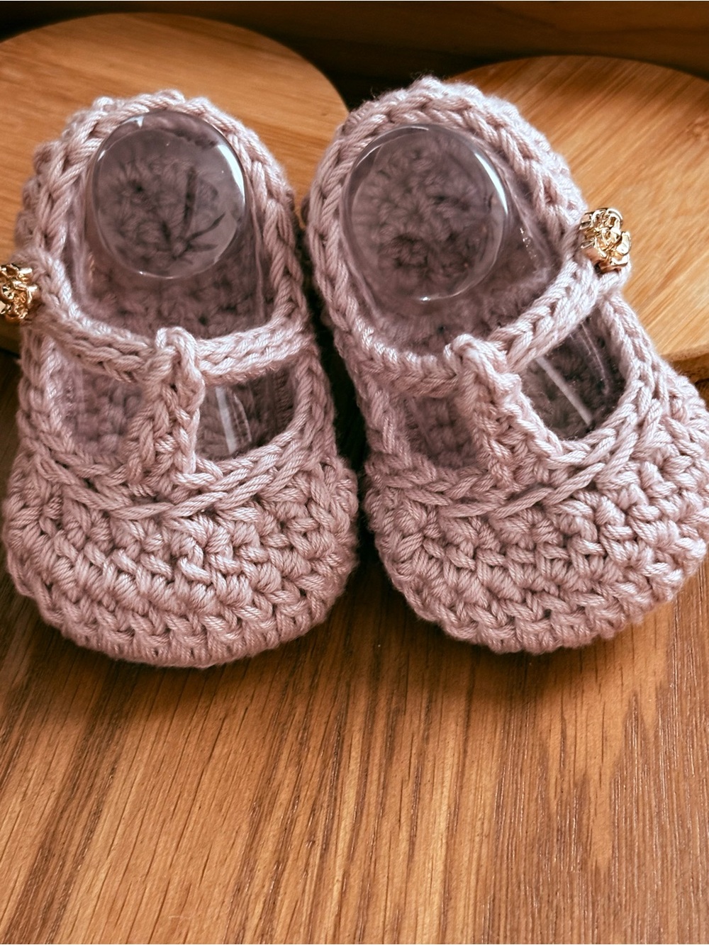 Crochet MaryJane (0-3 mths) Baby Slippers in dusty pink bysoft&simple Lion Brand